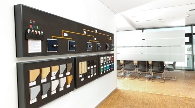 Showroom-Materialwand.jpg