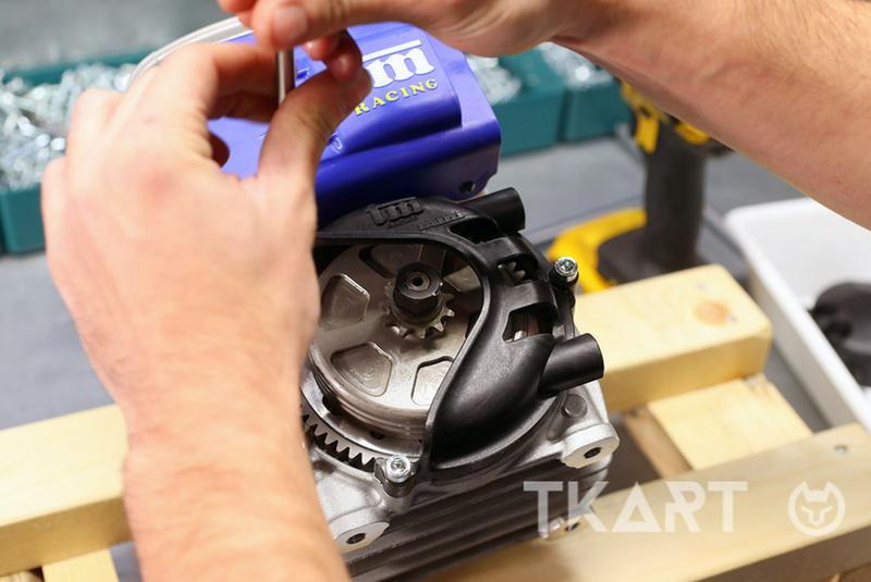 Откручивание крышки сцепления мотора TM Mini 60cc