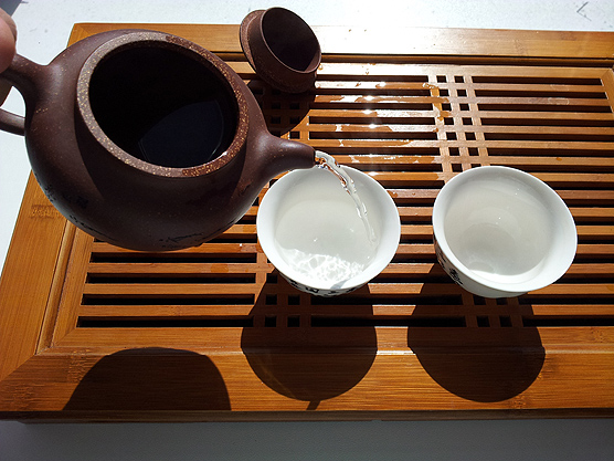 isin-tea-pot2.jpg