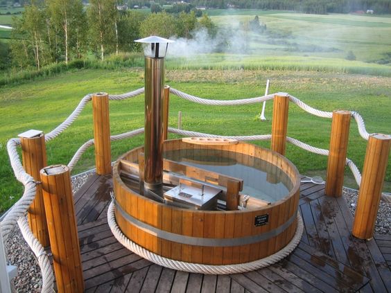 В разных странах парилка в водяной бочке, чане, ванной имеет свои решения и на самом деле очень распространена