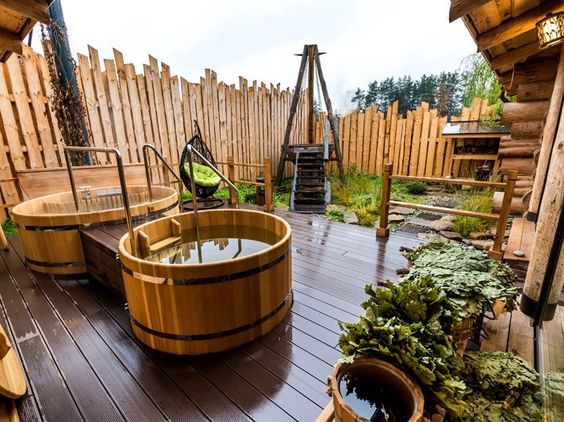 русская баня и уличная купель с подогревом и отдельно с холодной водой