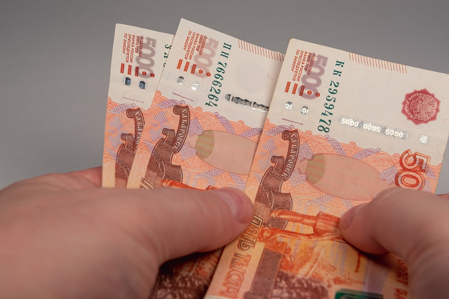 деньги в конверте в рубля