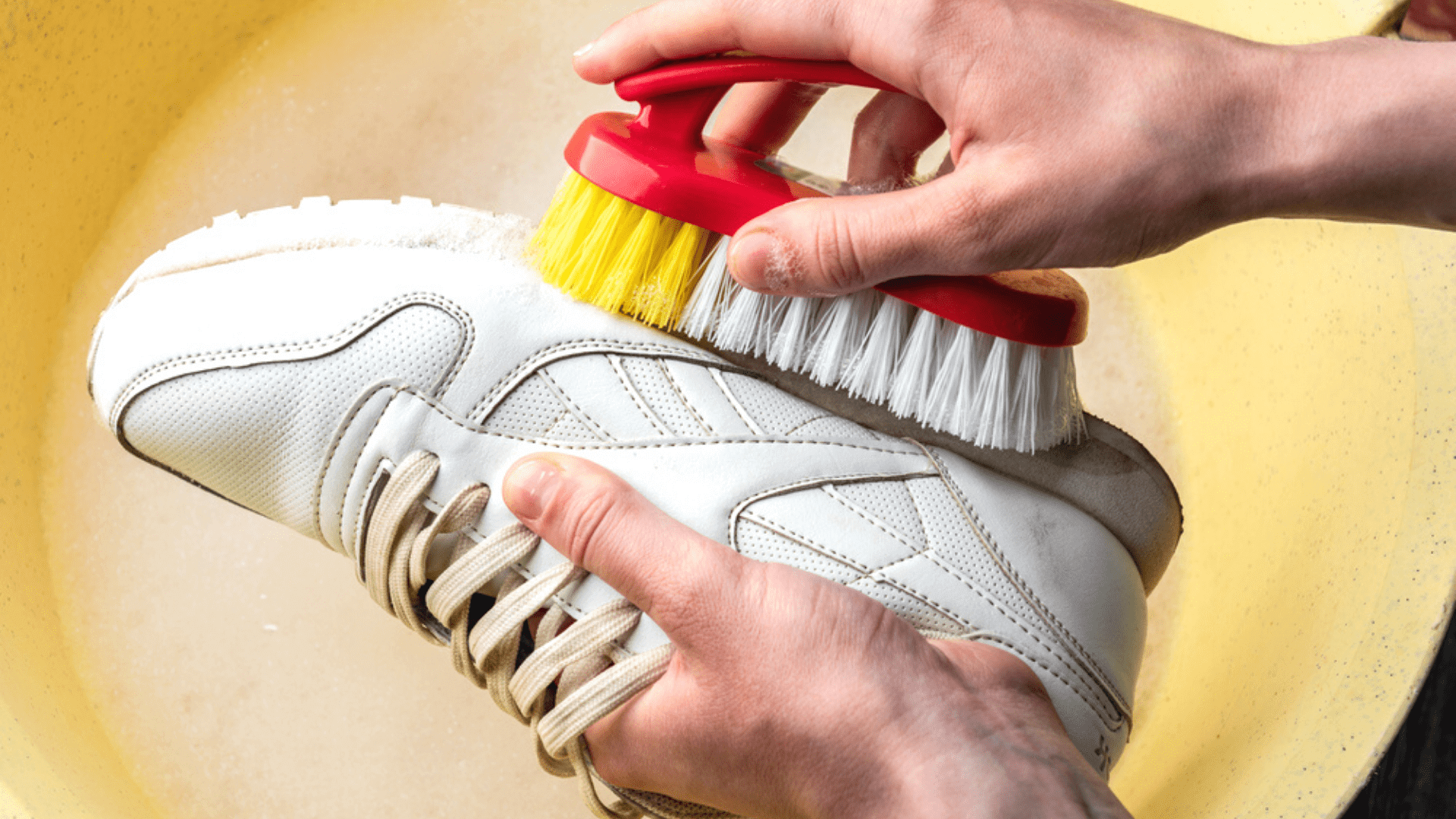 Как почистить белые кроссовки