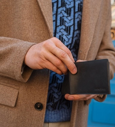 Черный компактный кошелек из кожи