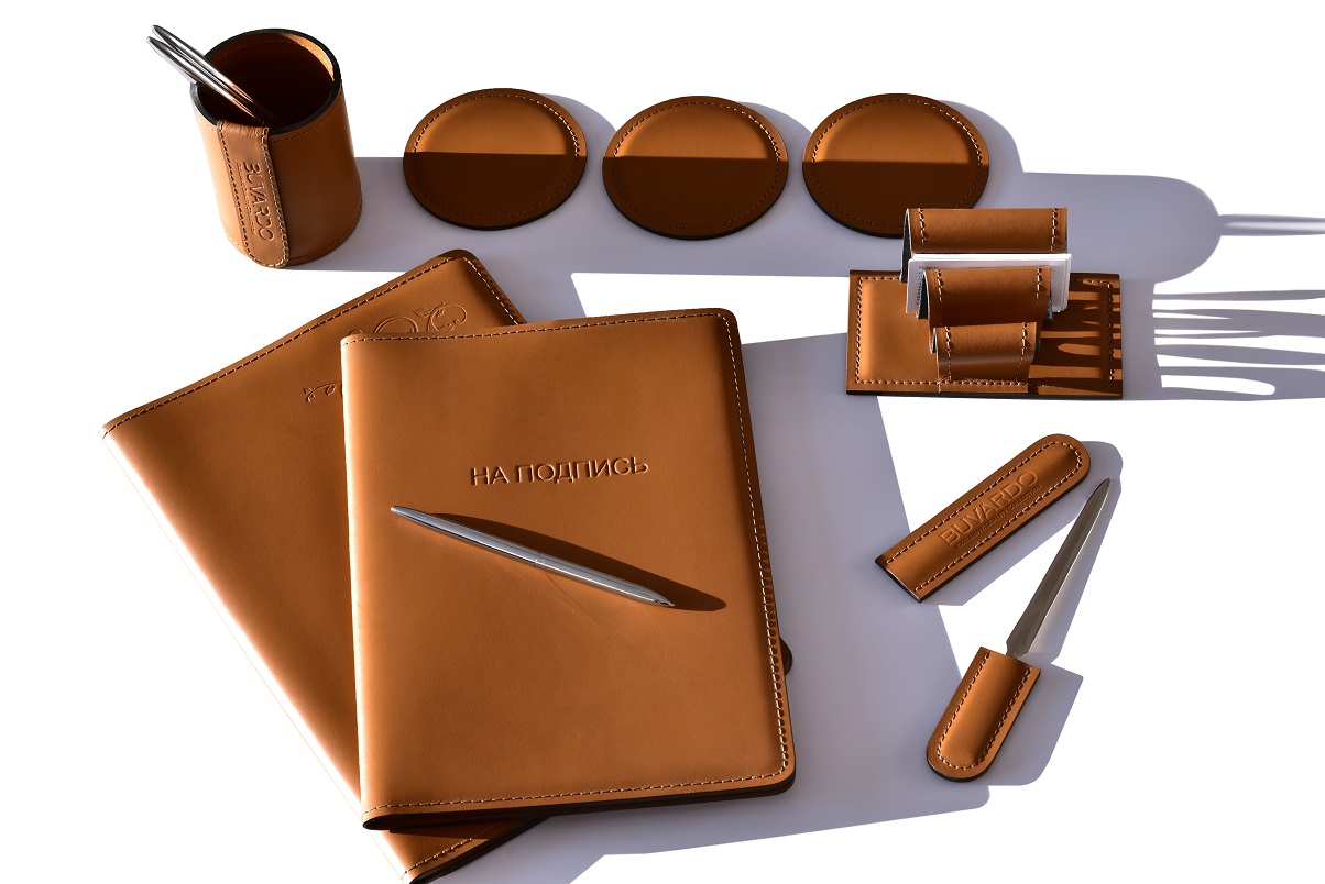 настольные наборы из коричневой кожи бувардо