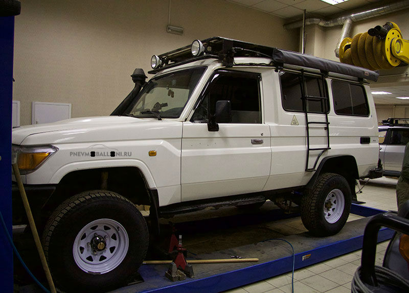 toyota_land_cruiser_78_s_pnevmopodveskoy__12_.jpg