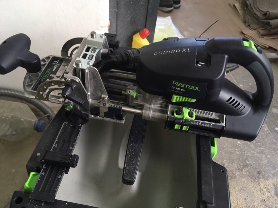 Собран домик по системе шип паз с использованием домино от Festool