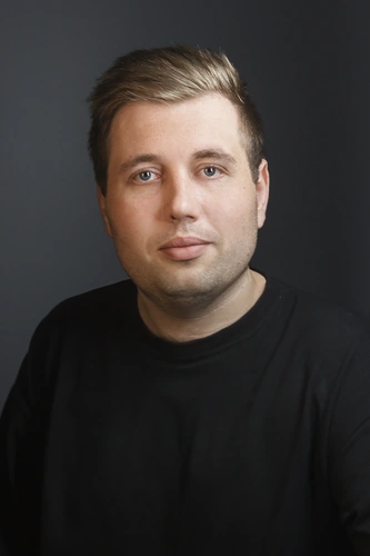 Кононов Артем &mdash; менеджер по продажам