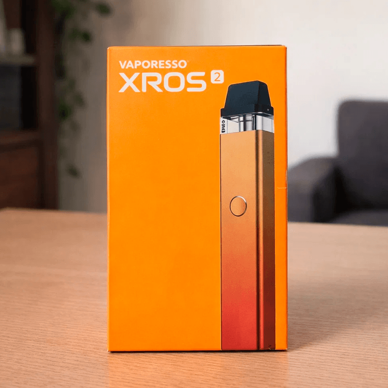 Коробка Xros 2 стоит на столе