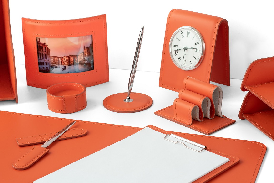 канцелярия из оранжевой кожи aa00a3e6f26dde6cfe1a1e996c69286c.jpg