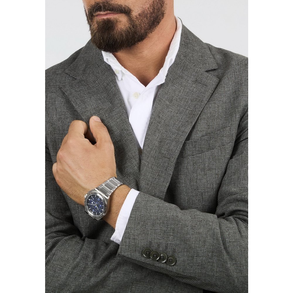 Изображение выглядит как человек, часы, одежда, Модный аксессуарАвтоматически созданное описание