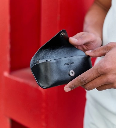 кожаный очечник