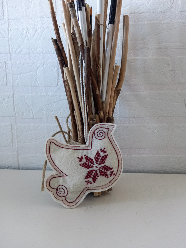 Голубок-орнамент. Подвеска из фетра NYF-261127-Midi Голубок-орнамент. Подвеска из фетра NYF-261127-Midi