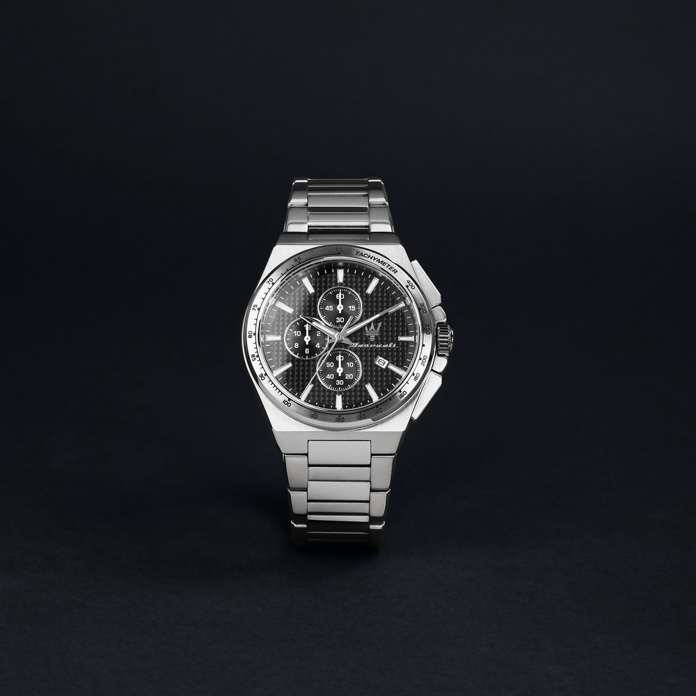 Изображение выглядит как часы, Аналоговые часы, серебряныйАвтоматически созданное описание