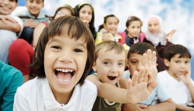Детские игры на свежем воздухе — счастливые дети