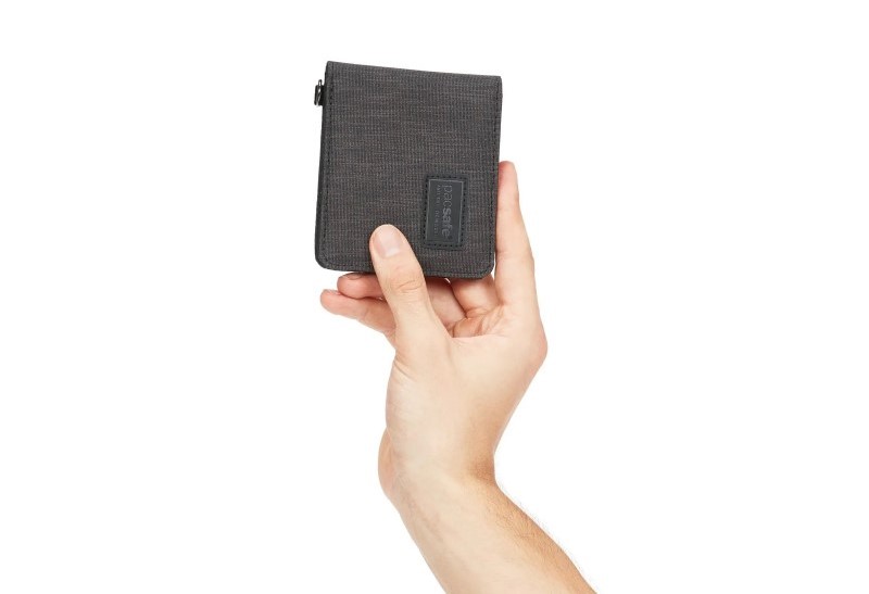 RFIDsafe_BifoldWallet_11000136_Carbon_bagandwallet_kupit.jpg