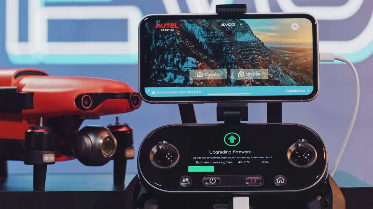 экран пульта дрона с отображением телеметрии и уровня сигнала