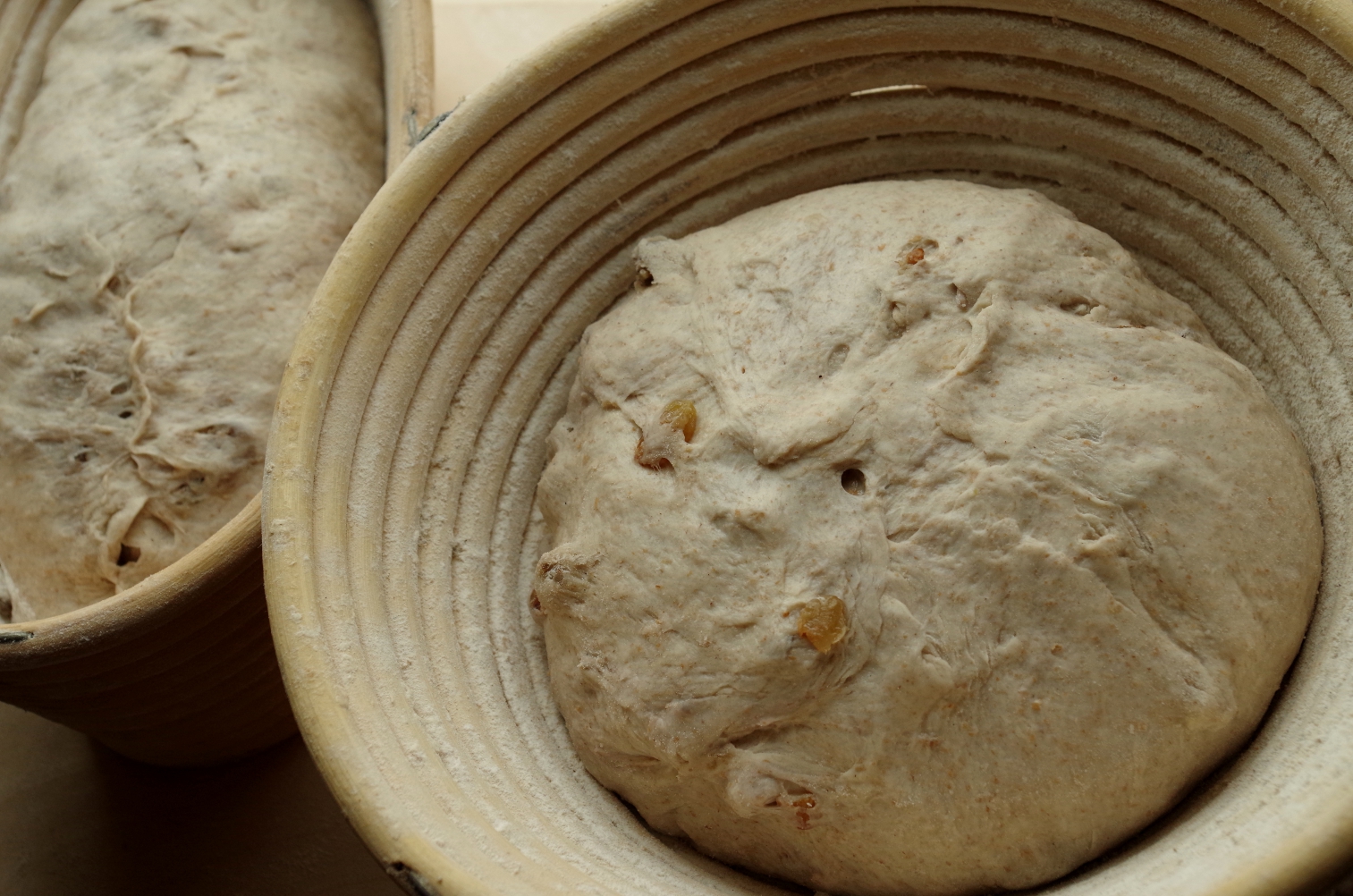 Хлеб с лимоном и грецкими орехами