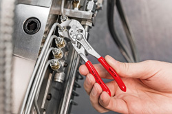 Клещи переставные - гаечный ключ 150 мм KNIPEX 86 03 150