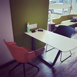 Аренда офисных столов: преимущества и особенности Аренда офисных столов: преимущества и особенности