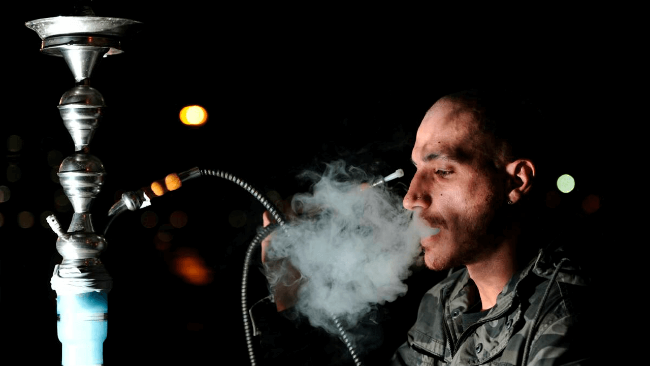 Smoking hookah