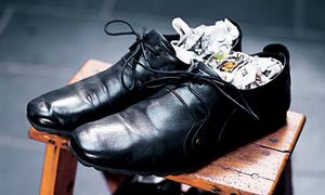 Как разносить обувь из кожзама