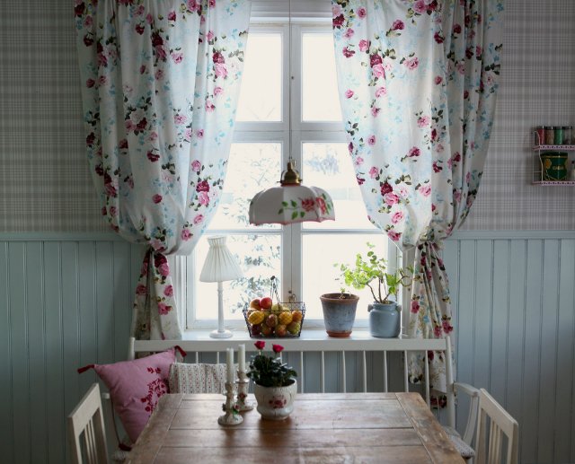 Красивые шторы на маленькую кухню (63 фото)