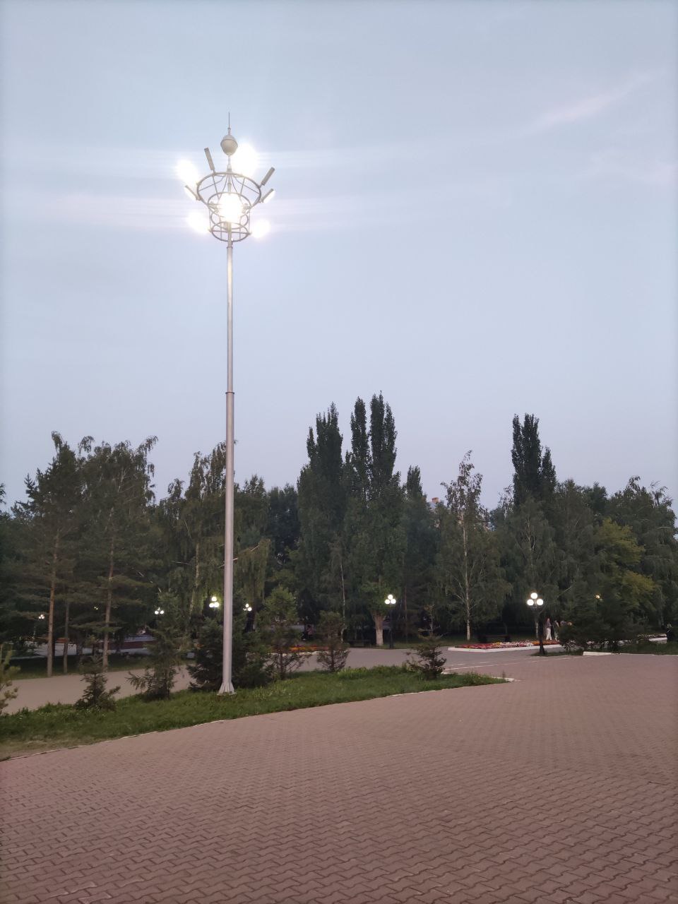 консольные led светильники на мачту освещения