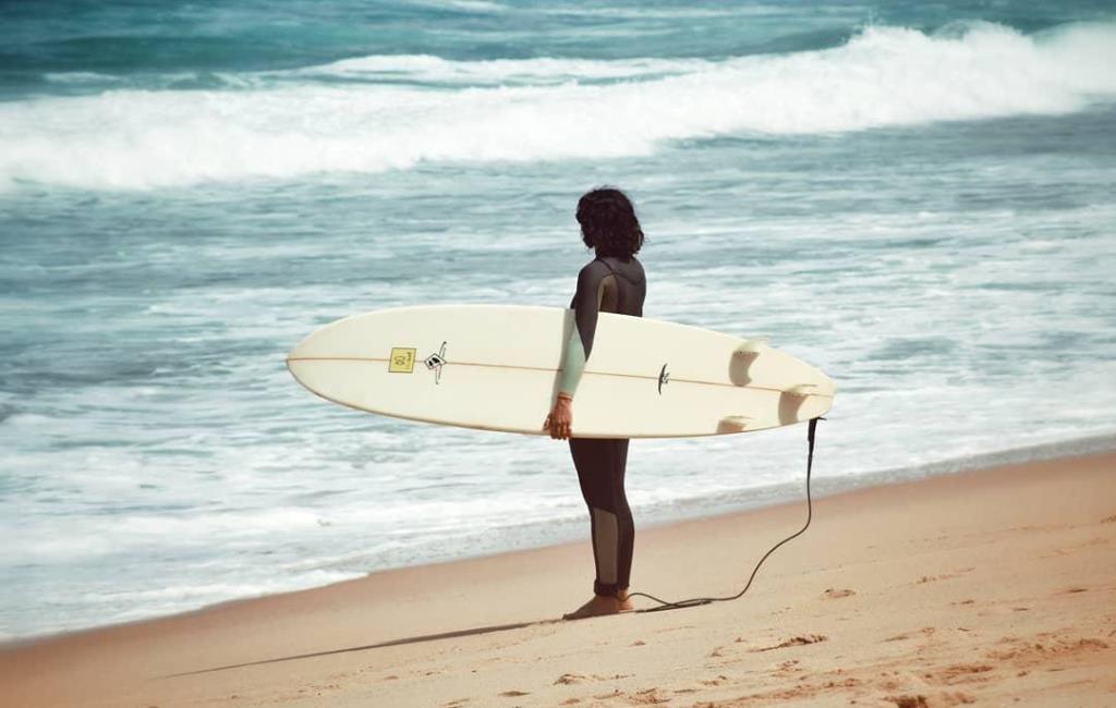 Перед серфинигом понаблюдай за океаном