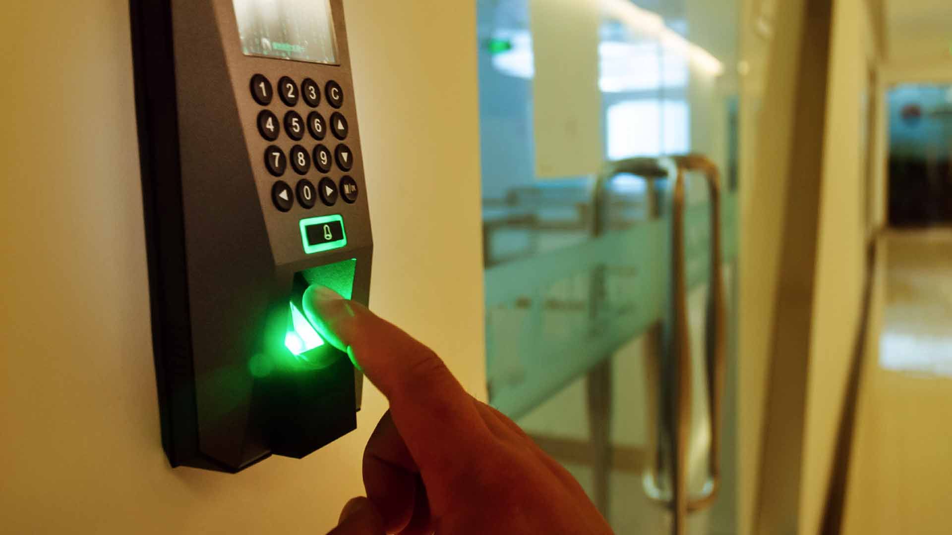 монтаж СКУД с биометрией и учетом рабочего времени