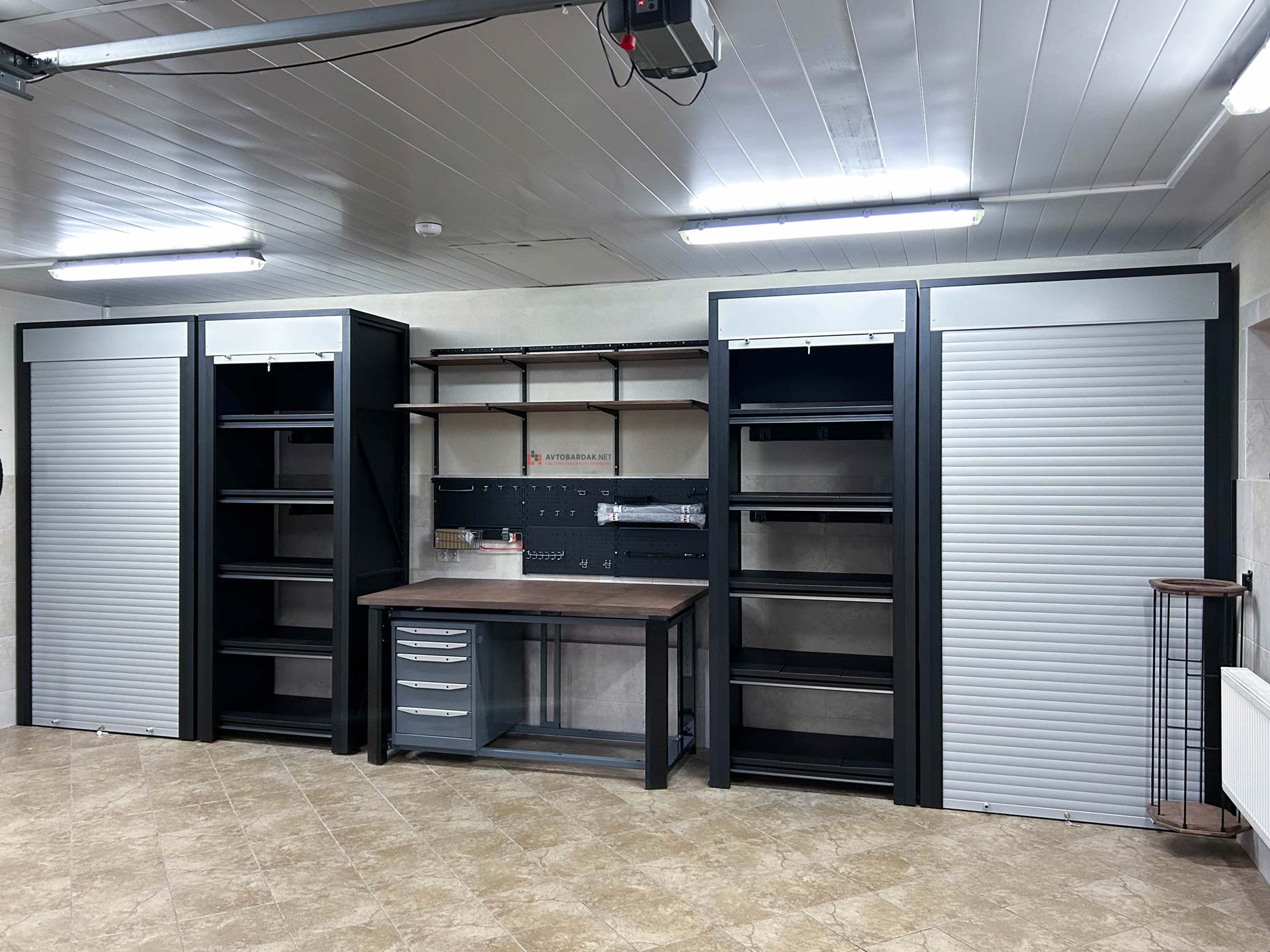 Шкаф с рольставней