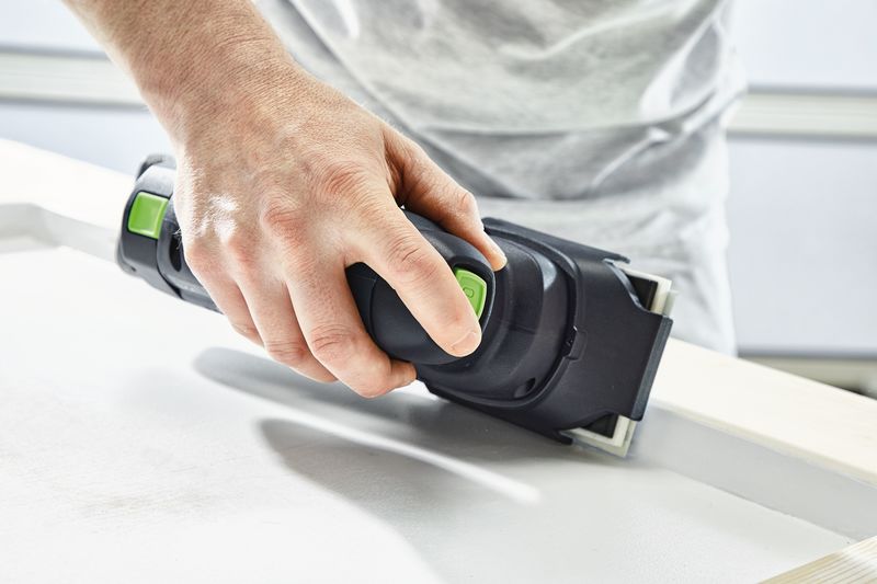Аккумуляторная шлифмашинка FESTOOL Rutscher RTSC 400 Li-Basic Новинка 2017 года!  Эргономичная аккумуляторная шлифовальная машинка Rutscher для работы одной рукой