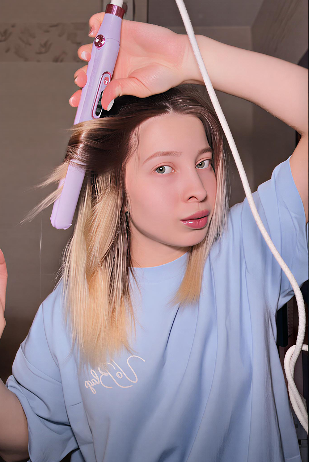 Выпрямитель-утюжок для волос