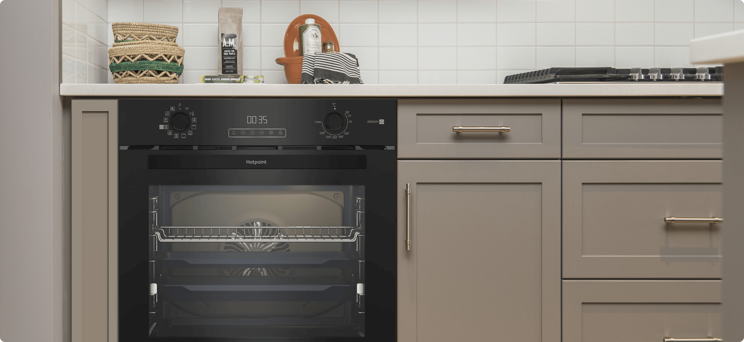 Духовой шкаф Hotpoint HSTF 1231 JSAH BLG в кухонном интерьере
