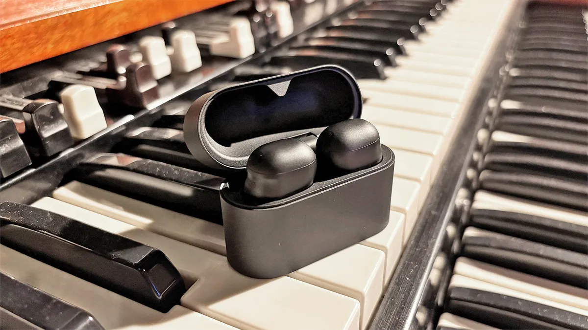 Sony WF-1000XM6: обзор и сравнение с WF-1000XM5