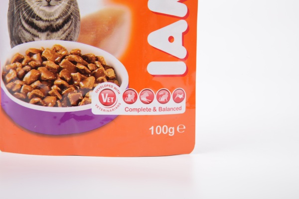 Iams Adult Rabbit для кошек кусочки с мясом кролика в желе