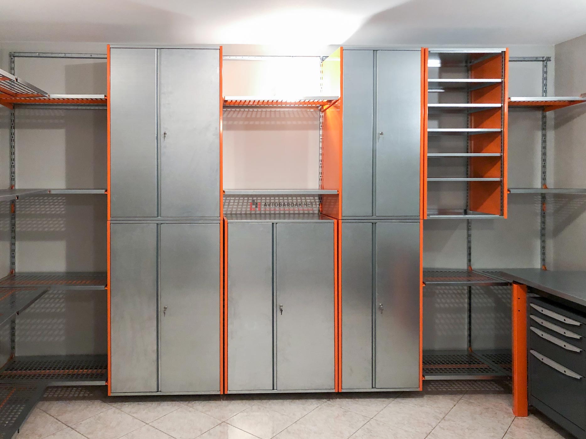 Металлические шкафы для гаража