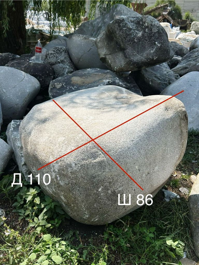 Уникальная эллиптическая форма, созданная ледниками и морозами, придает каждому камню особый шарм
