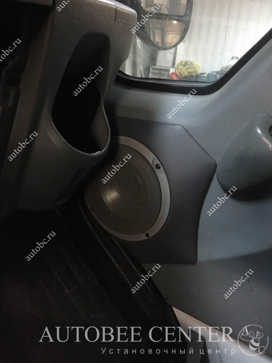 Ford Transit (изготовление подиумов под акустику)