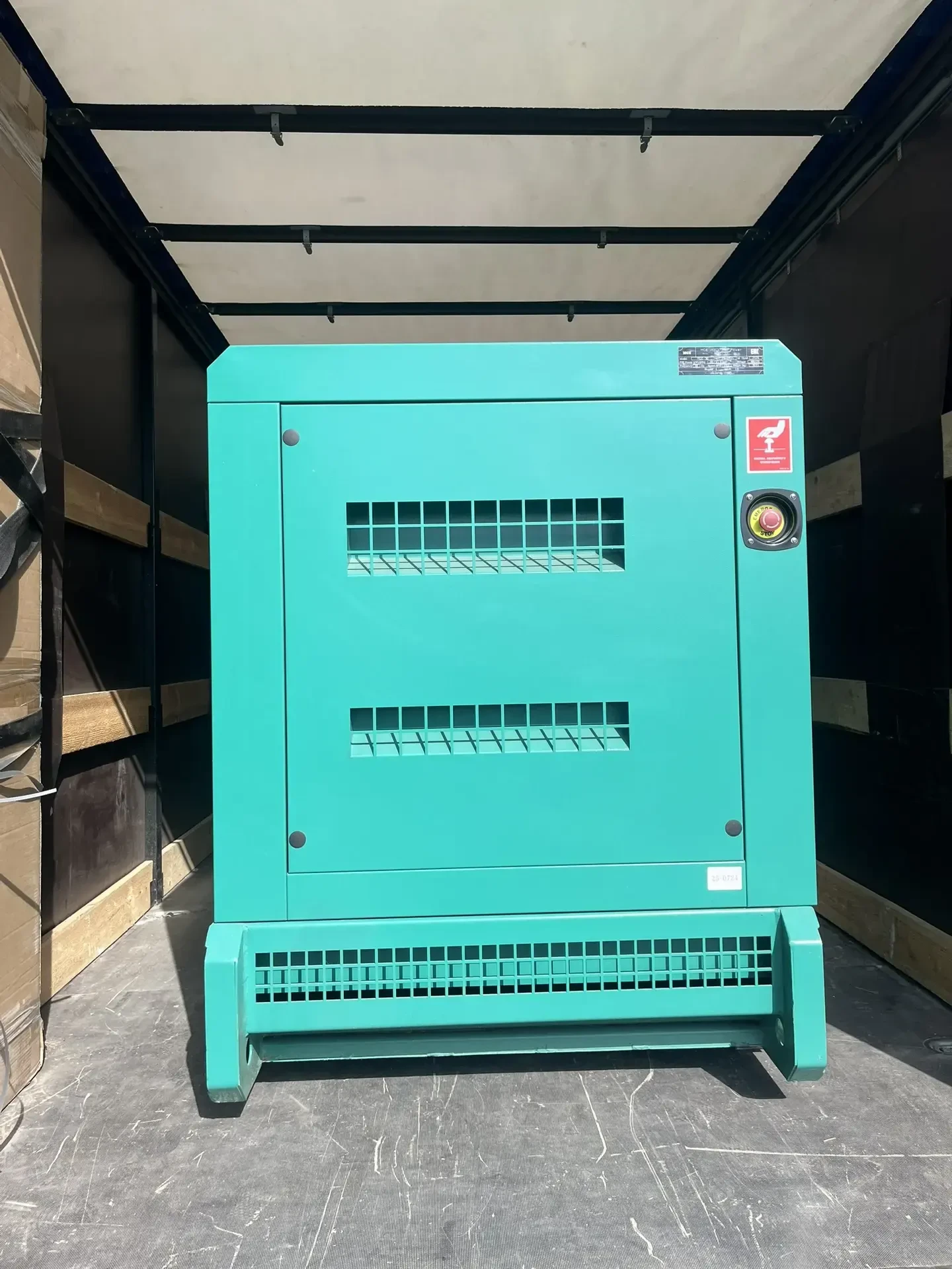 ДГУ MGE 30 CUMMINS в кожухе