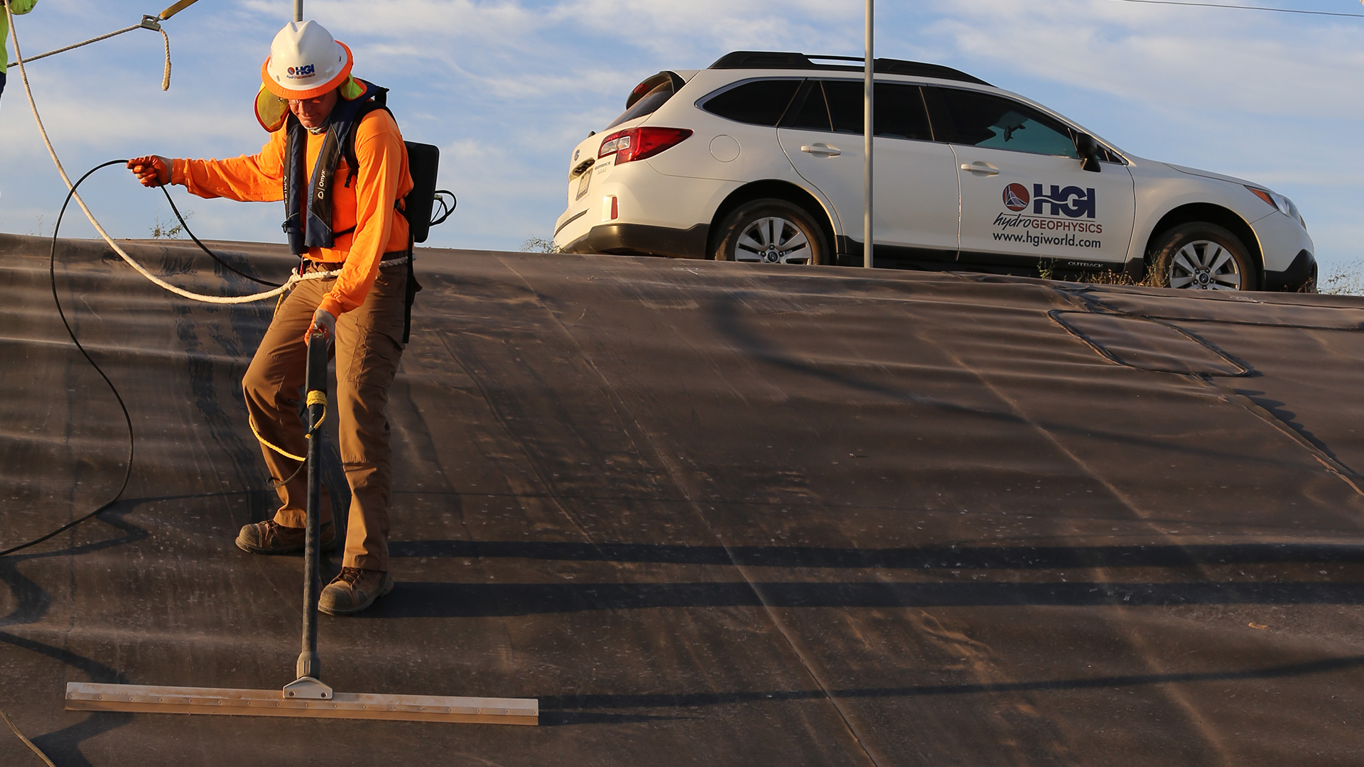 Открытая часть мембраны с морщинами после 24 лет экспозиции