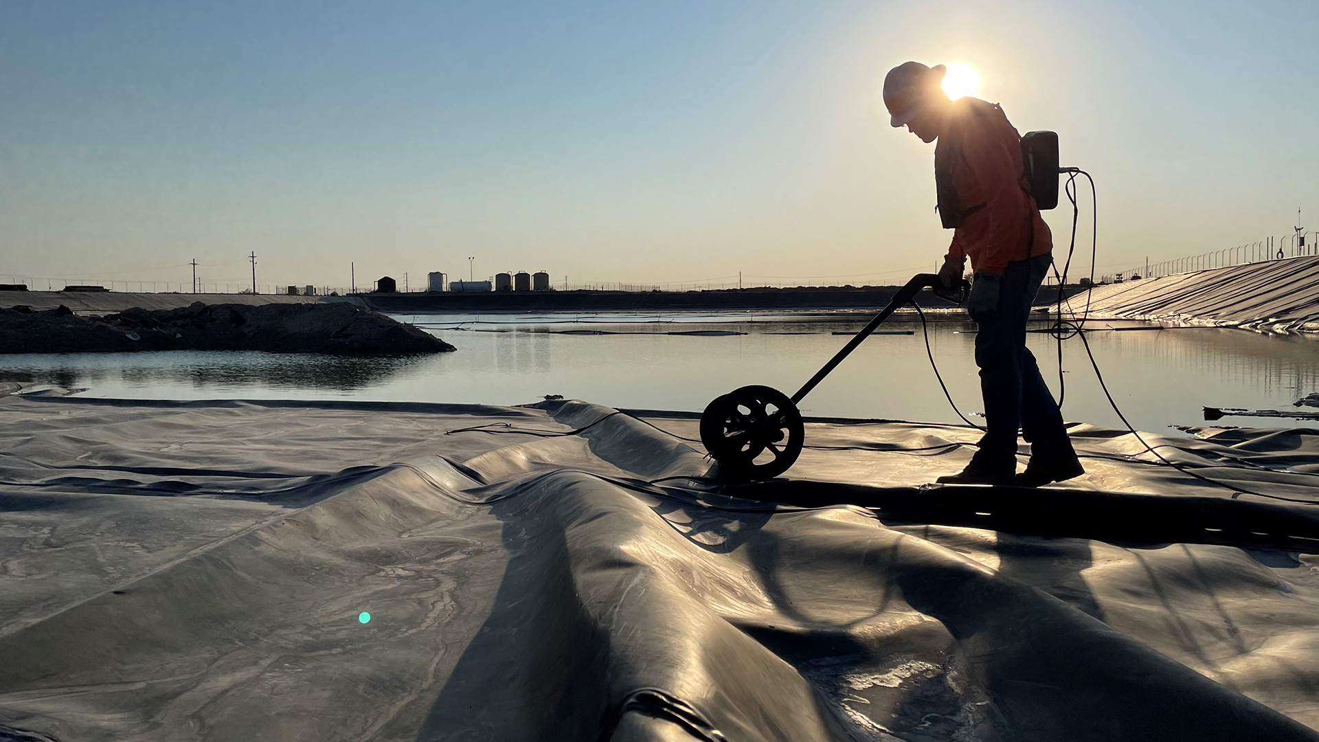 Искровой тестер Solmax S‑100: работа на складках и склонах