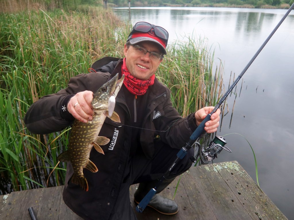 valeriy_sikirzhitskiy_poymal_schuku_s_mostka valeriy_sikirzhitskiy_poymal_schuku_s_mostka.jfif