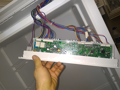 ремонт электронной платы холодильника