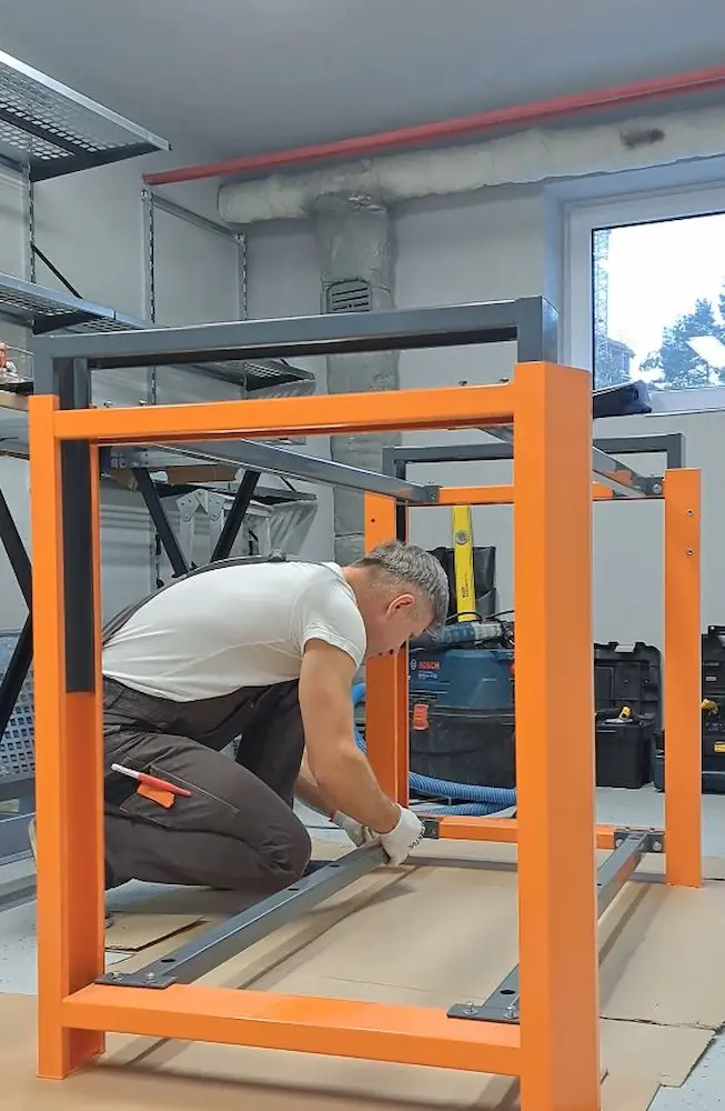 sborska-metallicheskogo-verstaka-garazh-minsk Сборка металлического верстака и установка рабочей зоны в гараже, Минск.
