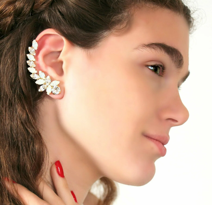 Что делать, если болят уши от бижутерии: как предотвратить загноение мочки уха