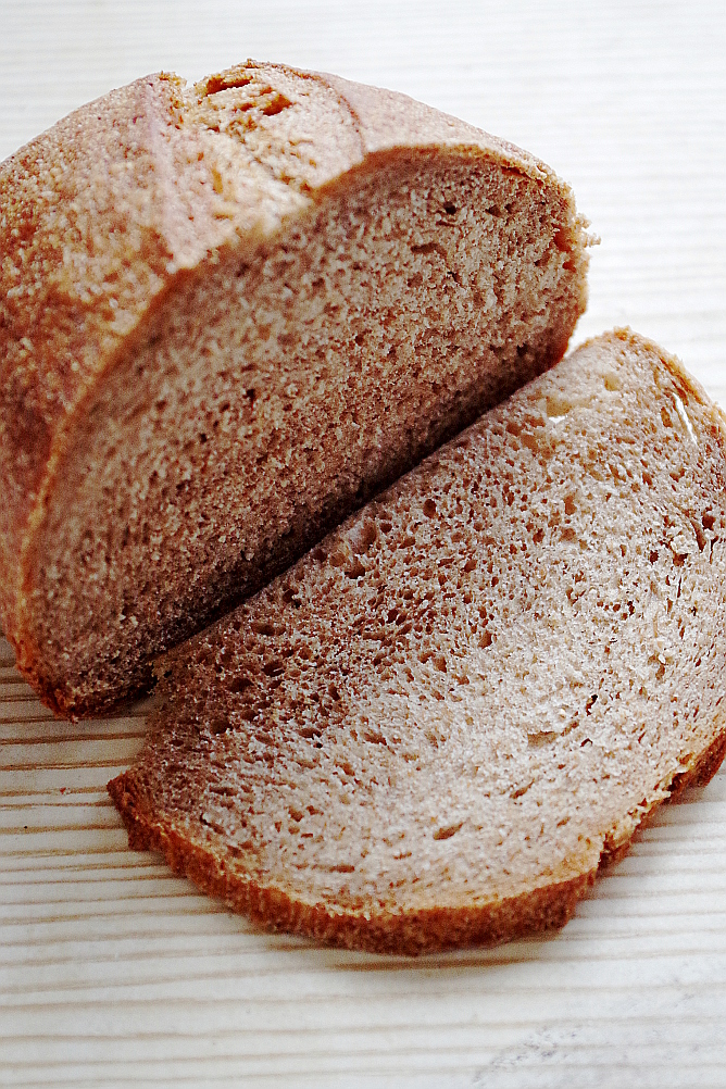 Рецепт хлеба на левито мадре. Пористый хлеб. Хлеб на итальянской закваске. Хлеб на закваске Левито Мадре. Кулич на закваске Левито Мадре.