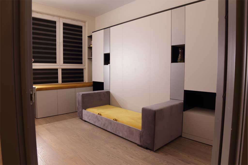 Комната в серо-черных тонах Манхэттен с откидной кроватью Глория и диваном горчичного цвета