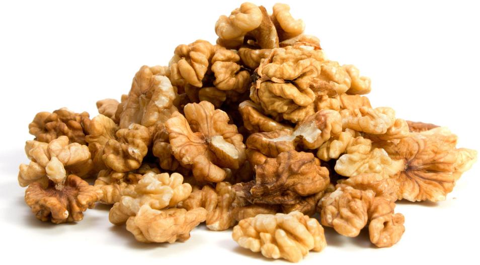 Грецкие орехи польза и вред, способы очистки, сколько съедать в день