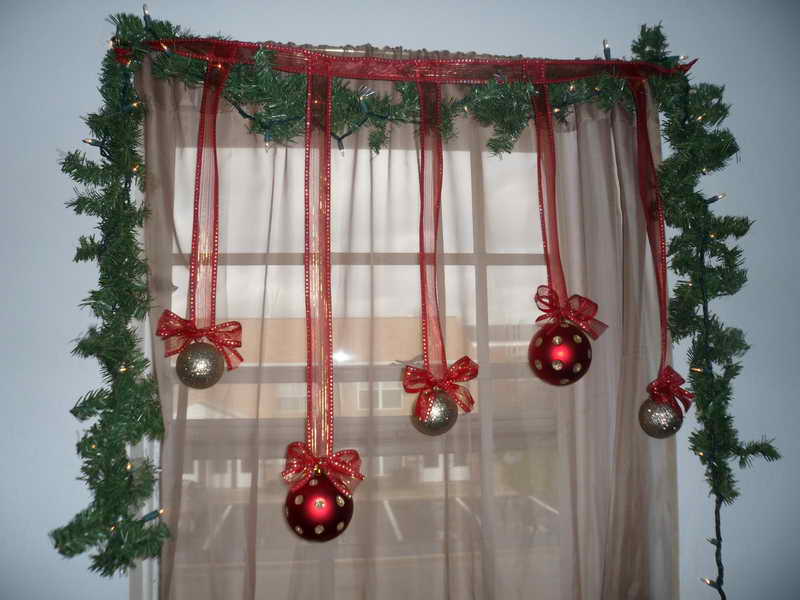 Как украсить окна к Новому году: варианты шикарного декора своими руками